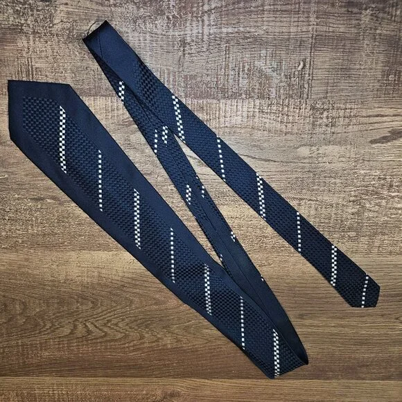Brioni 100% Silk Italian New Standard Neck Tie Jacquard Checkered Stripe